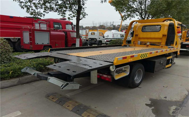 万盛区高速救援电话（24小时高速救援拖车）